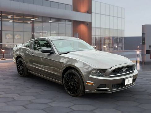 Used 2013 Ford Mustang Coupe image 8