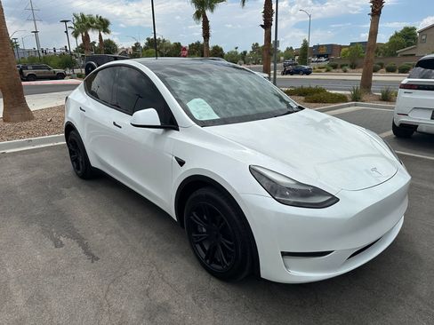 Used 2023 Tesla Model Y Long Range AWD/4WD image 10