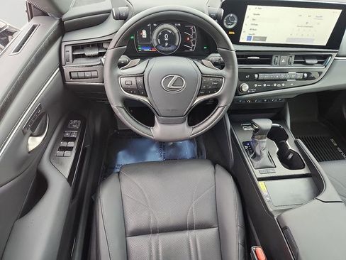 Used 2024 Lexus ES 300h w/ Luxury Package image 12