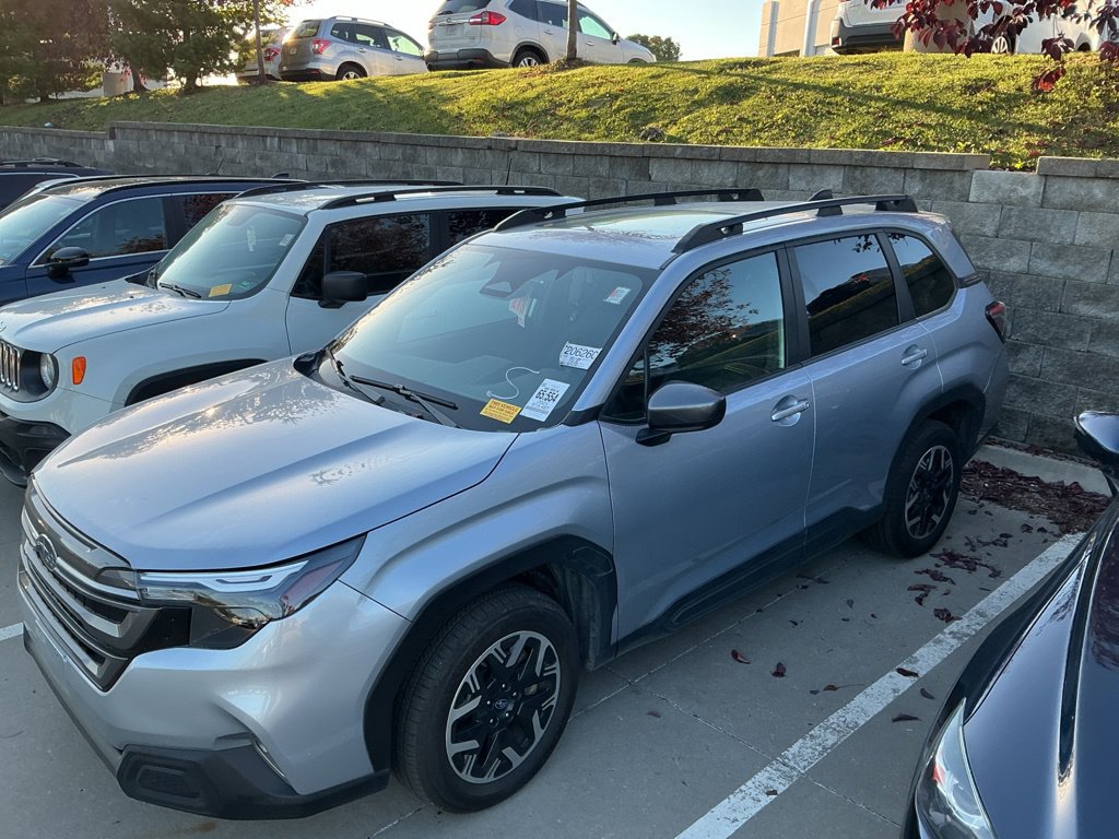 Used 2025 Subaru Forester Premium AWD/4WD image 3