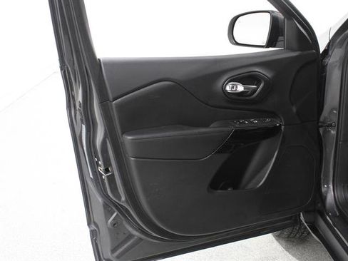 Used 2021 Jeep Cherokee Latitude Plus image 6