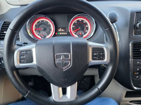 Used 2014 Dodge Grand Caravan American Value Package w/ UConnect Hands-Free Group image 17