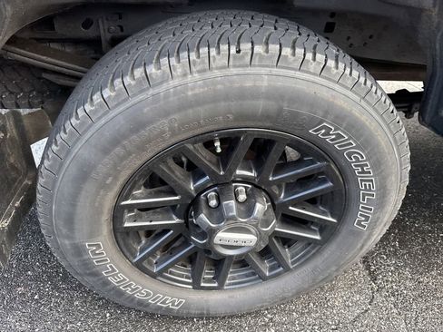 Used 2022 Ford F250 Lariat w/ Black Appearance Package image 20