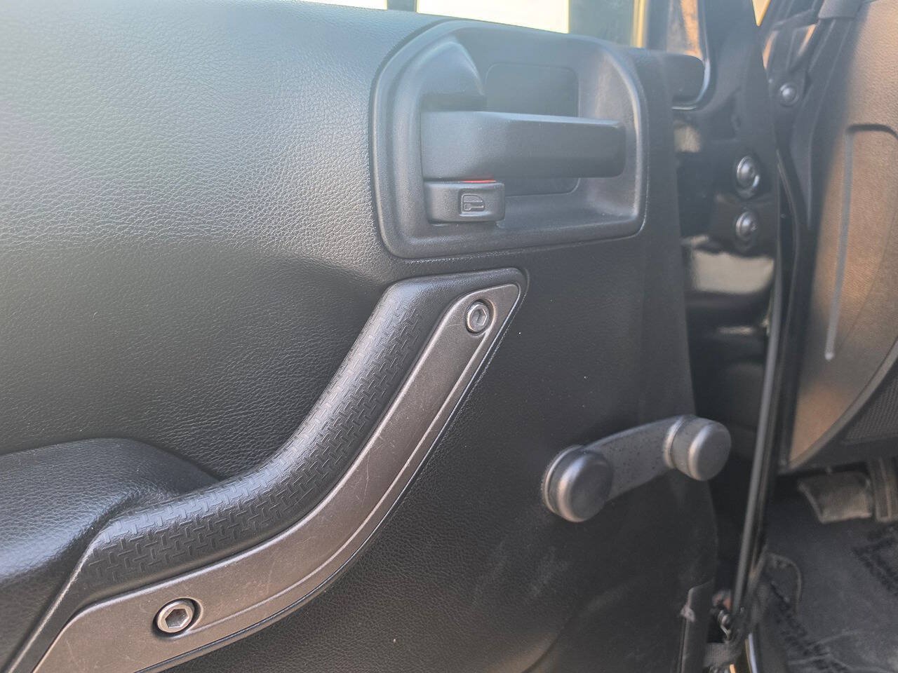 Used 2013 Jeep Wrangler Sport AWD/4WD image 13
