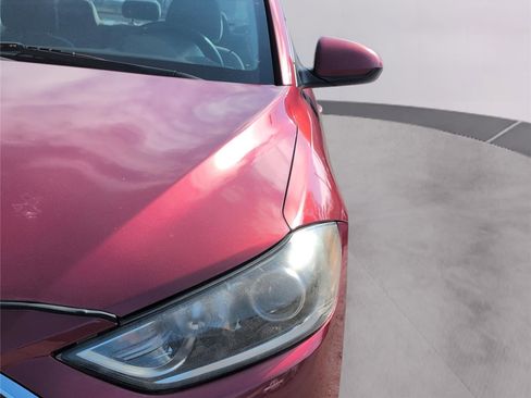 Used 2017 Hyundai Elantra SE image 30