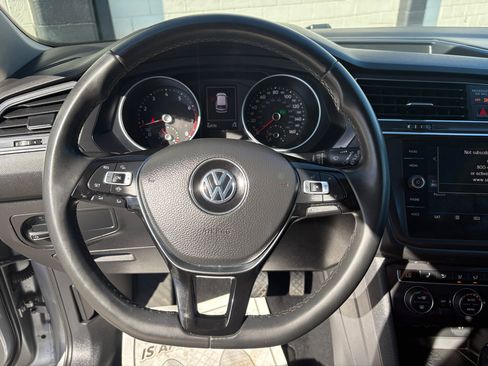 Used 2020 Volkswagen Tiguan SE R-Line image 6
