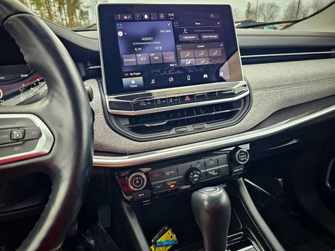 Used 2022 Jeep Compass Latitude image 21