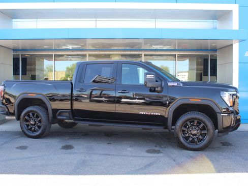 Used 2024 GMC Sierra 3500 AT4 w/ AT4 Premium Plus Package AWD/4WD image 2