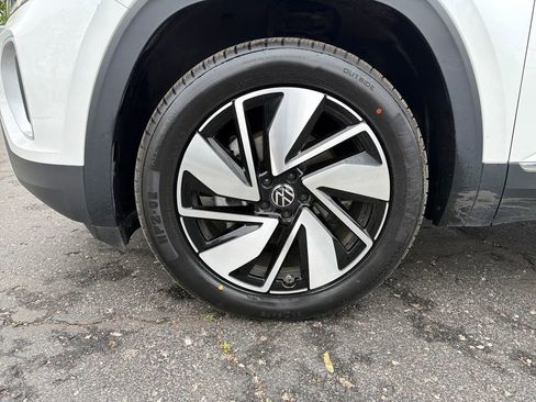 Used 2025 Volkswagen Atlas SEL AWD/4WD image 30
