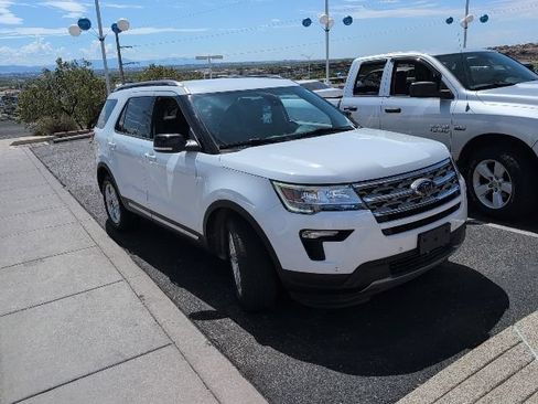 Used 2018 Ford Explorer XLT w/ Equipment Group 201A FWD image 2