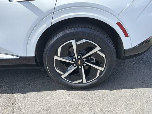 Certified 2025 Chevrolet Equinox EV LT w/ Convenience Package FWD image 30