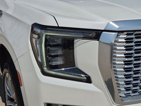 Used 2021 GMC Yukon Denali w/ Denali Premium Package AWD/4WD image 11