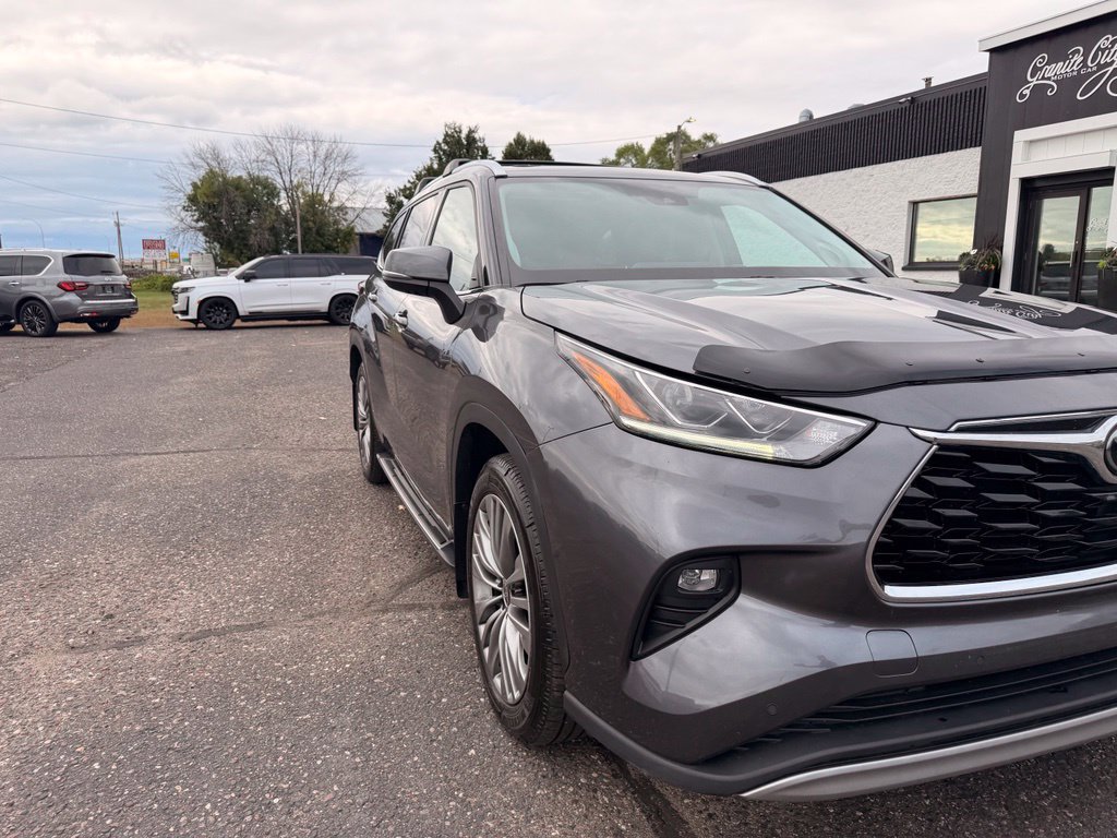 Used 2021 Toyota Highlander Platinum AWD/4WD image 14
