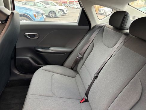 Used 2025 Kia K4 LXS image 38