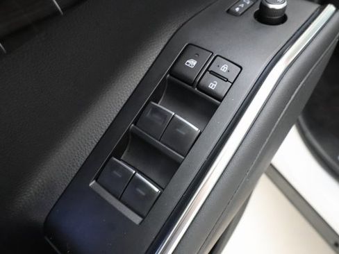 Used 2023 Toyota Highlander Limited image 8