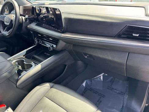 Certified 2025 Chevrolet Suburban Z71 AWD/4WD image 6