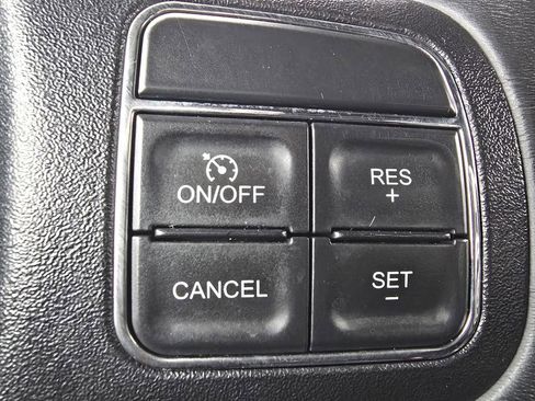 Used 2017 Jeep Wrangler Unlimited Sahara w/ Connectivity Group image 28