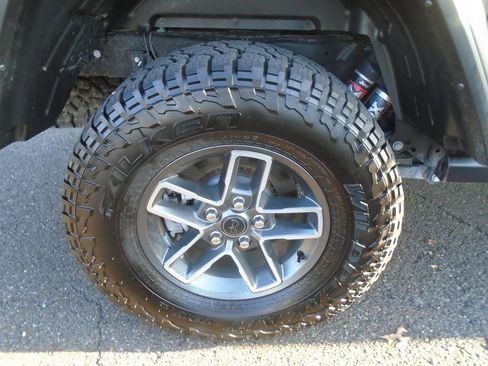 Certified 2024 Jeep Gladiator Mojave w/ Technology Group image 17