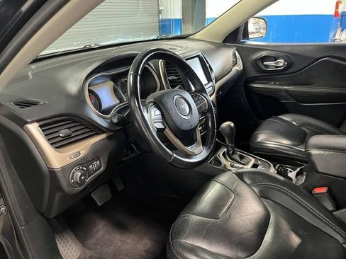 Used 2017 Jeep Cherokee Limited FWD image 22