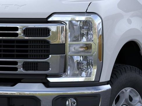 New 2026 Ford F250 XLT w/ FX4 Off-Road Package AWD/4WD image 18
