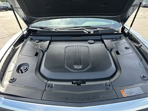 Certified 2024 Cadillac Lyriq Luxury AWD/4WD image 11