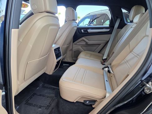 Used 2022 Porsche Cayenne Platinum Edition AWD/4WD image 14