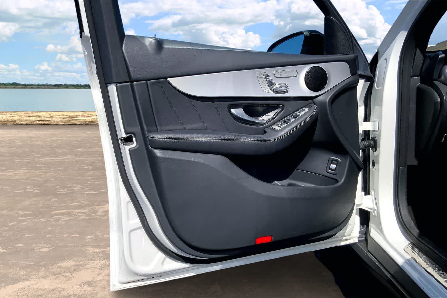 Used 2022 Mercedes-Benz GLC 300 image 27