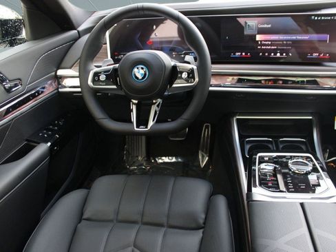 New 2026 BMW 750e xDrive image 28