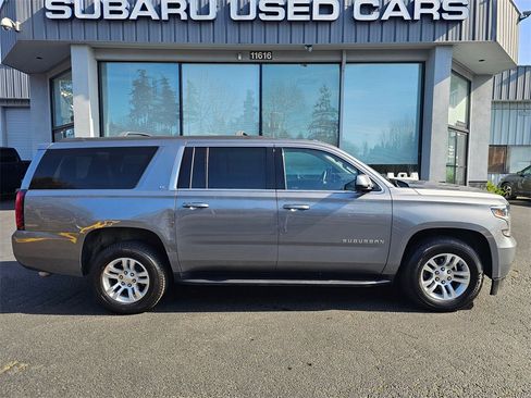 Used 2018 Chevrolet Suburban LT image 8