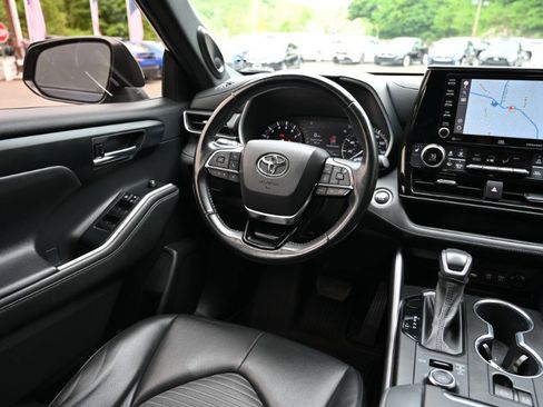 Used 2021 Toyota Highlander XSE AWD/4WD image 12