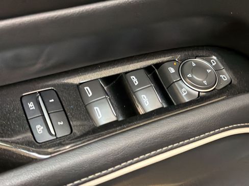 Used 2022 Cadillac Escalade Premium Luxury AWD/4WD image 24