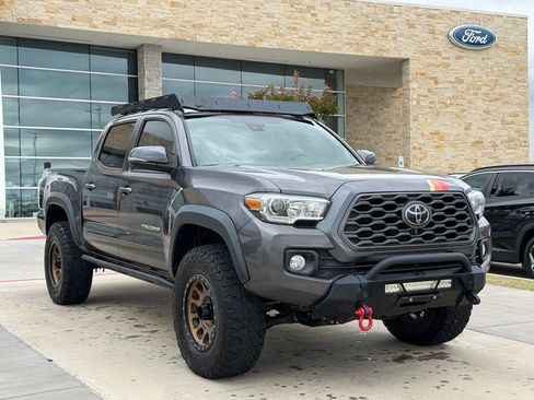 Used 2021 Toyota Tacoma TRD Off-Road w/ Technology Package AWD/4WD image 21
