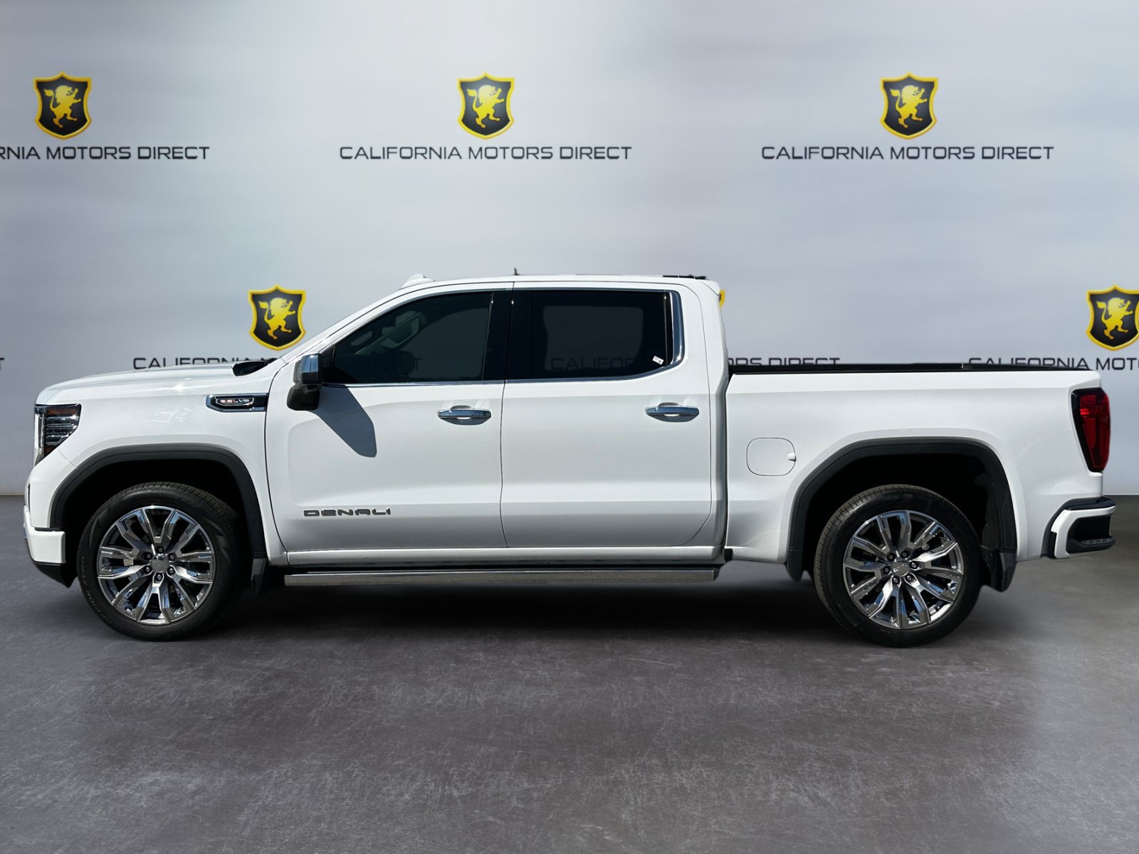 Used 2024 GMC Sierra 1500 Denali w/ Denali Reserve Package AWD/4WD image 2