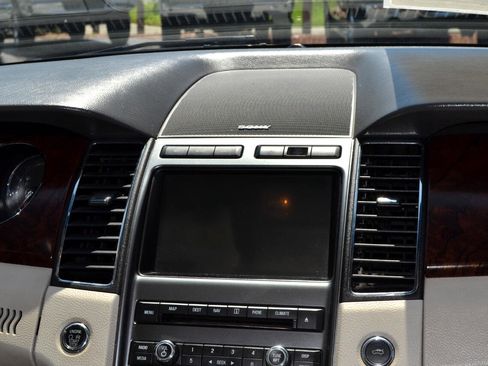 Used 2011 Ford Taurus Limited w/ 303A Rapid Spec Order Code image 17