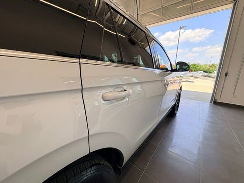 Used 2025 Ford Expedition Platinum AWD/4WD image 14