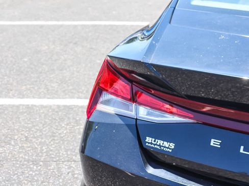 Used 2023 Hyundai Elantra SE FWD image 8