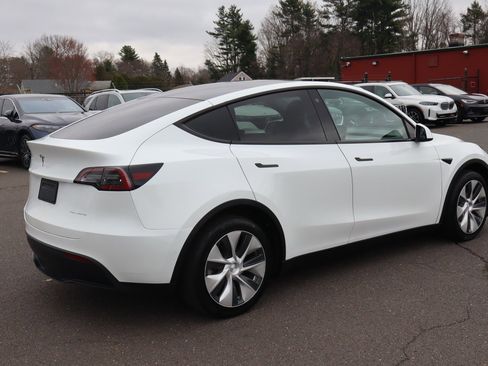 Used 2022 Tesla Model Y Long Range image 5