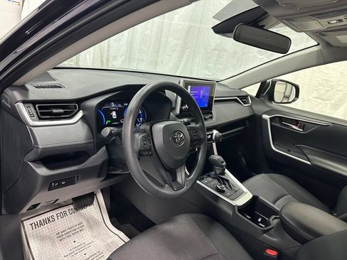 Used 2025 Toyota RAV4 XLE AWD/4WD image 15