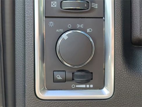 Used 2024 RAM 1500 Classic SLT image 28