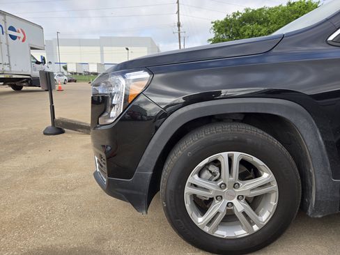 Used 2024 GMC Terrain SLE image 7