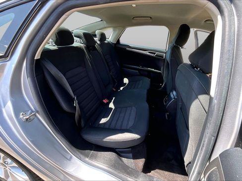 Used 2020 Ford Fusion SE FWD image 27
