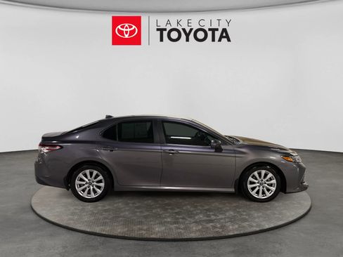 Used 2019 Toyota Camry LE FWD image 11