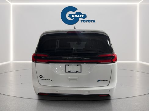 Used 2024 Chrysler Pacifica Limited FWD image 9