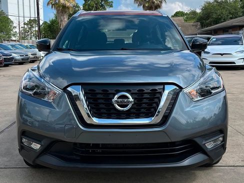 Used 2018 Nissan Kicks SR FWD image 2