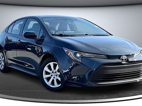 Used 2023 Toyota Corolla LE image 3