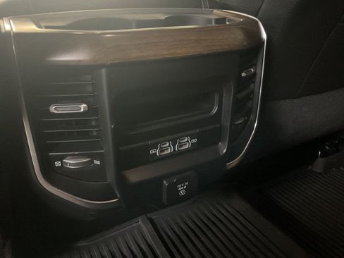 Used 2022 RAM 2500 Laramie AWD/4WD image 11