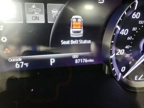 Used 2022 Toyota Highlander XLE AWD/4WD image 33