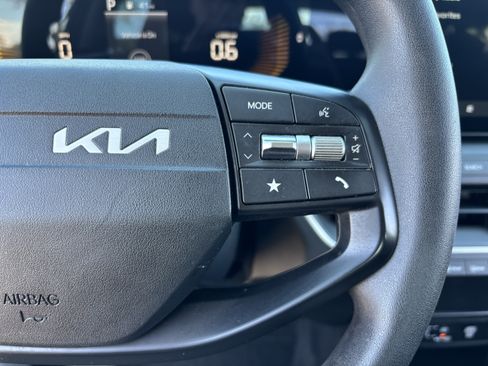 Used 2025 Kia K4 FWD image 26