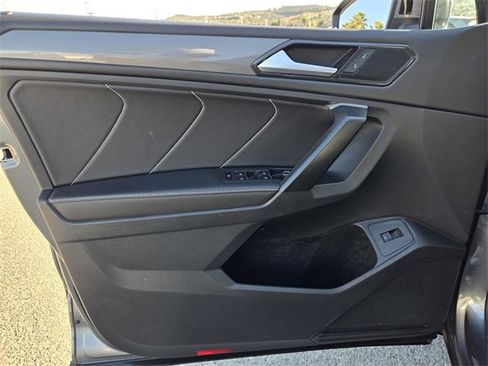 Used 2024 Volkswagen Tiguan SE image 19