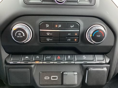 Used 2024 Chevrolet Silverado 1500 Custom Trail Boss w/ LPO, Dark Essentials Package image 19